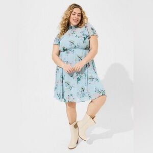 ✨Torrid Mini Chiffon Smocked Dress Floral Blue Size 2(2x18-20)